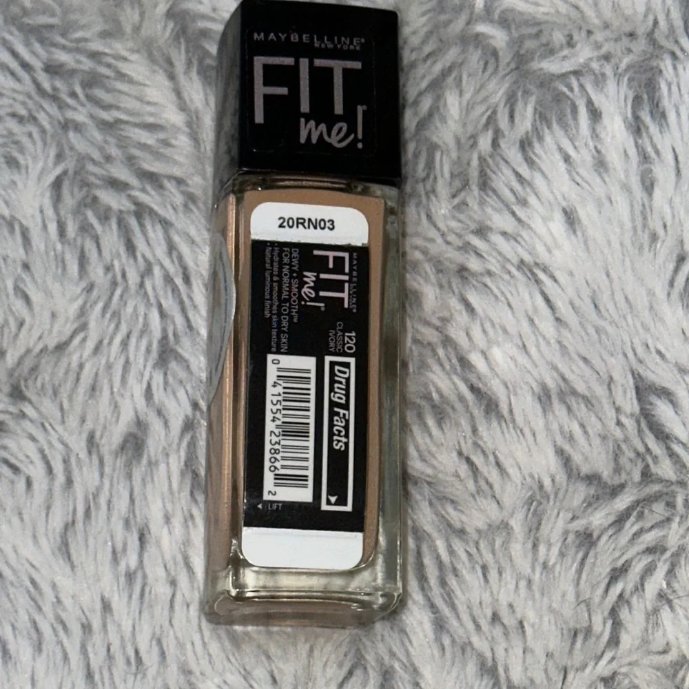 Maybelline Fit Me Foundation - Dewy + Smooth‎ Classic Ivory 120